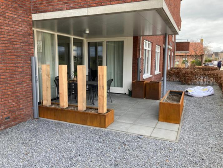 Corten bak - metaal plantenbak tuin ingang Corten bak - metaal plantenbak tuin ingang